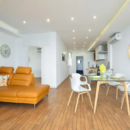 Apartament Front In