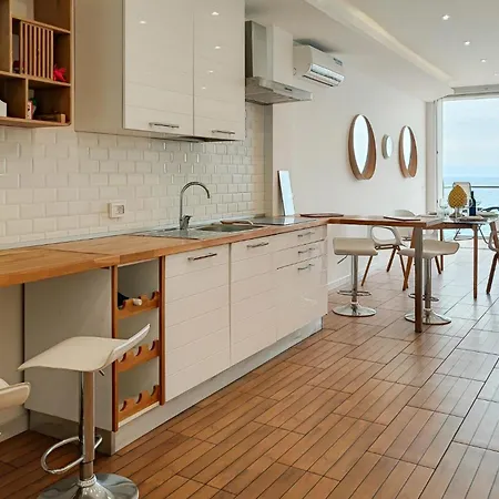 Beach Front Apartment In Giardini Naxos شقة جيارديني ناكسوس