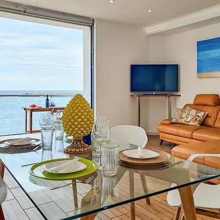 Beach Front Apartment In Giardini Naxos Апартаменты