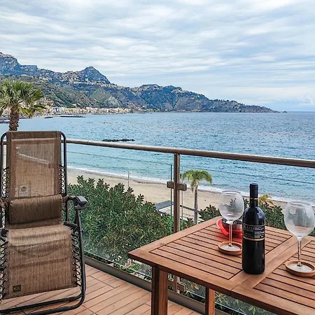 Beach Front Apartment In Giardini Naxos Апартаменты