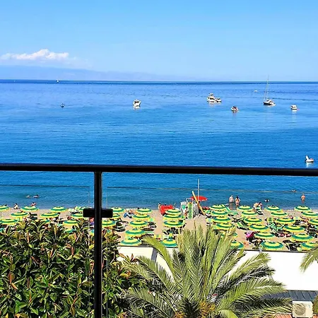 Beach Front Apartment In Giardini Naxos * Джардини-Наксос